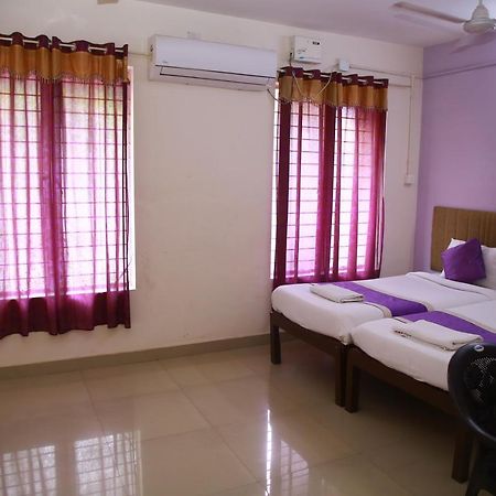 V Bee Plaza Hotel Thiruvananthapuram Luaran gambar