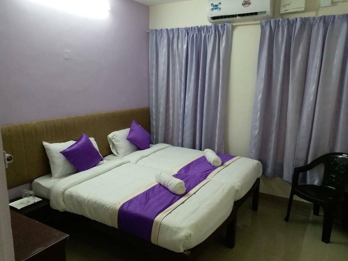 V Bee Plaza Hotel Thiruvananthapuram Luaran gambar