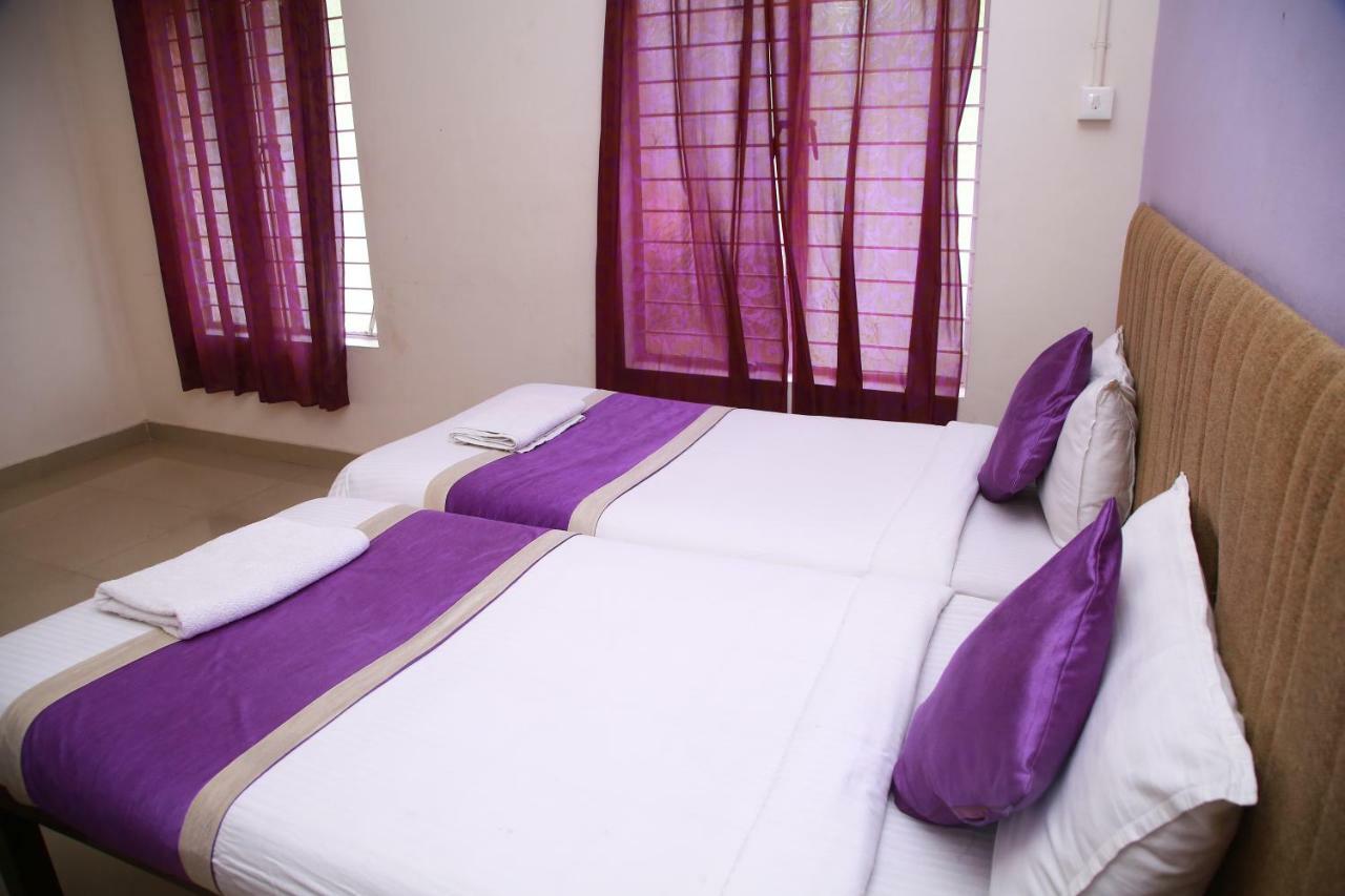 V Bee Plaza Hotel Thiruvananthapuram Luaran gambar