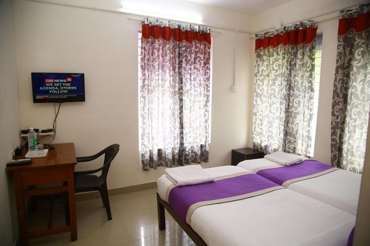 V Bee Plaza Hotel Thiruvananthapuram Luaran gambar