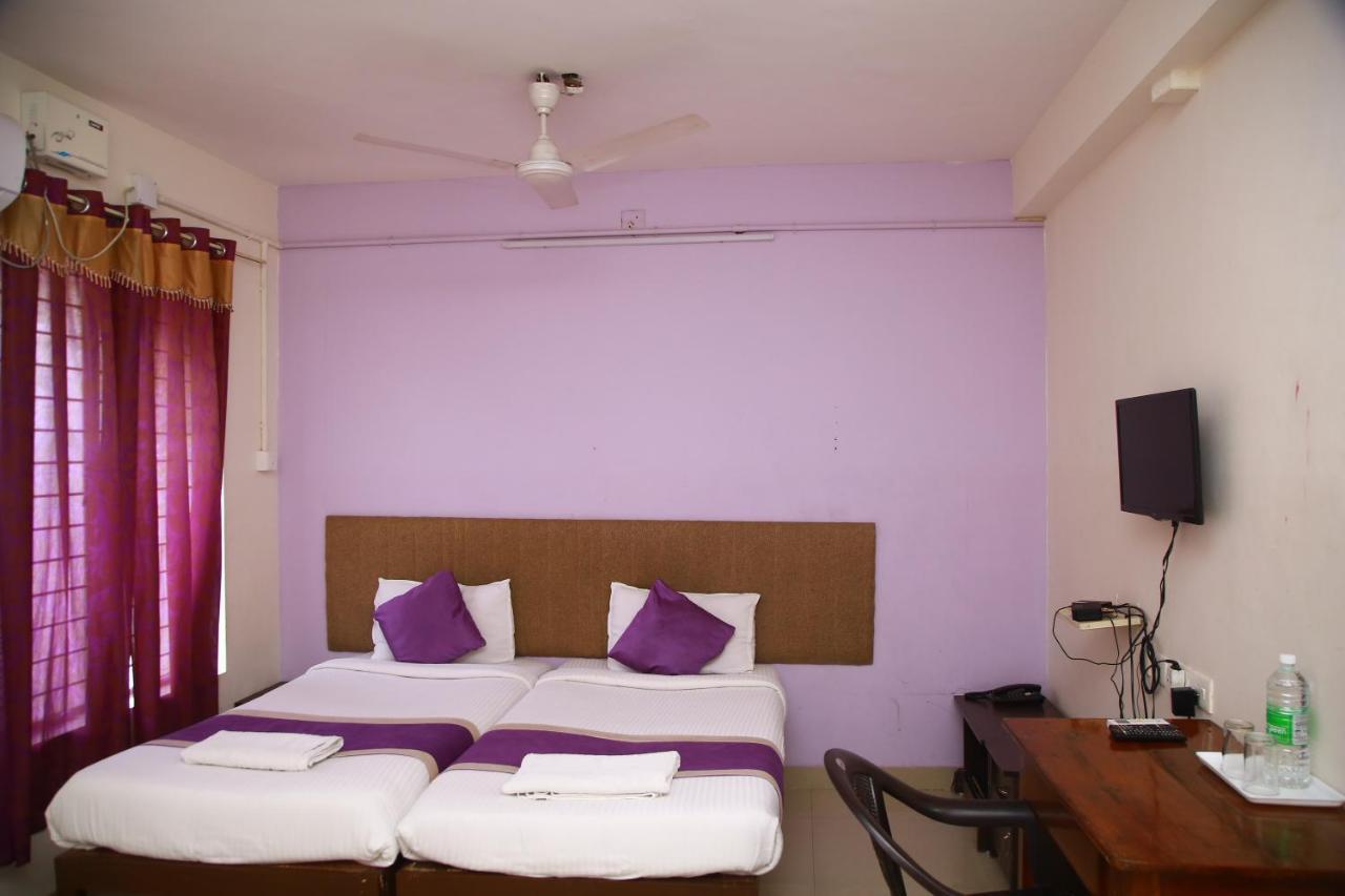 V Bee Plaza Hotel Thiruvananthapuram Luaran gambar