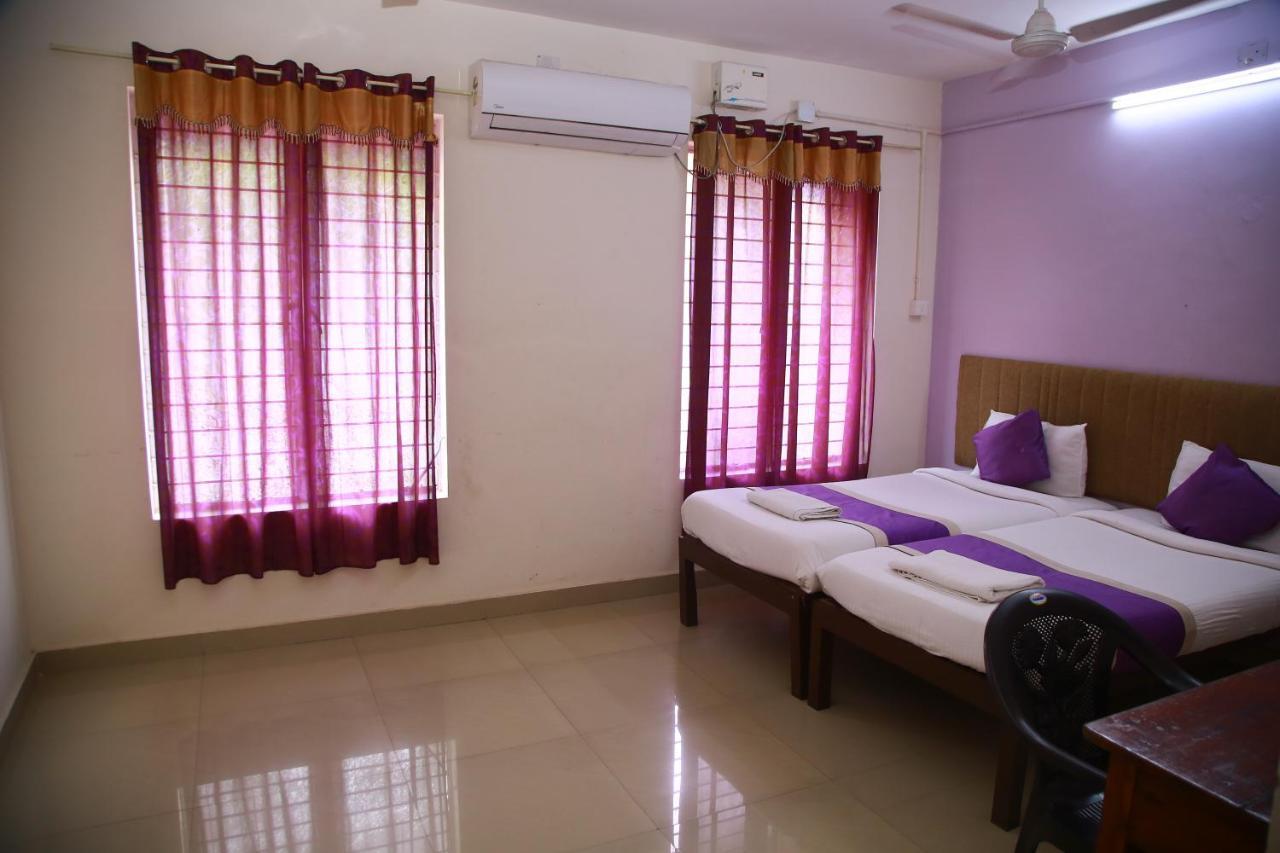 V Bee Plaza Hotel Thiruvananthapuram Luaran gambar