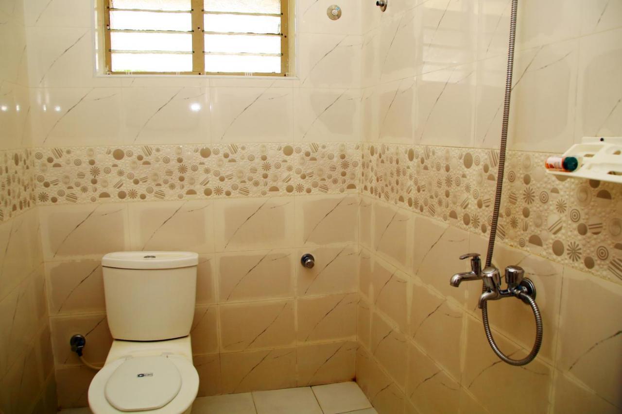 V Bee Plaza Hotel Thiruvananthapuram Luaran gambar