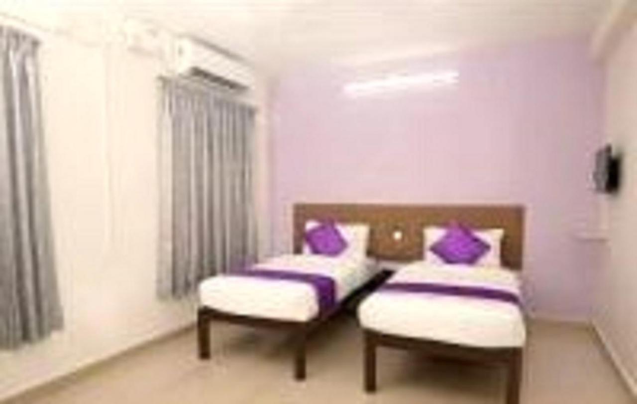 V Bee Plaza Hotel Thiruvananthapuram Luaran gambar