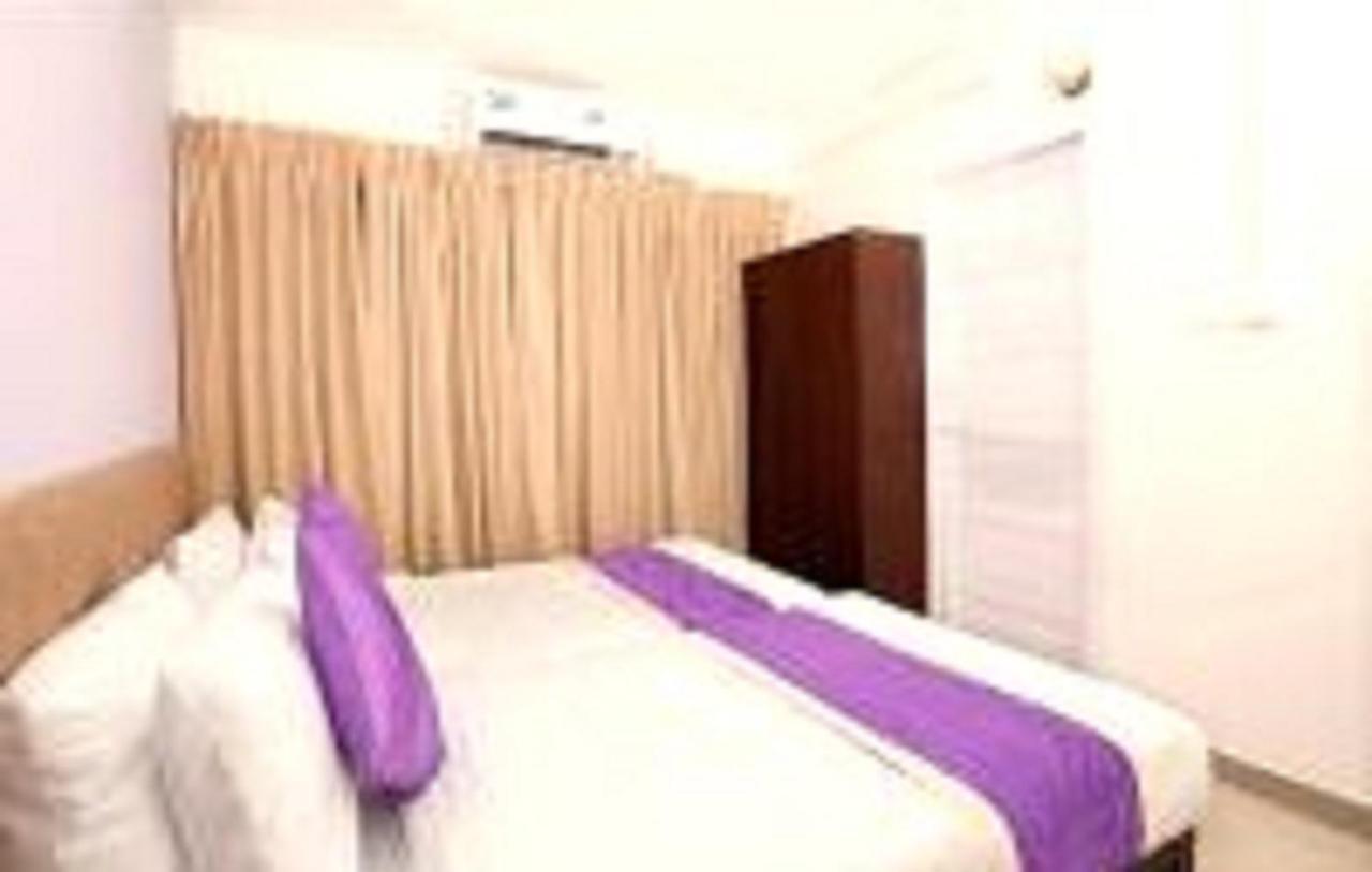 V Bee Plaza Hotel Thiruvananthapuram Luaran gambar