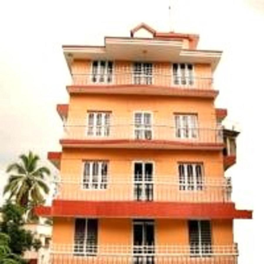 V Bee Plaza Hotel Thiruvananthapuram Luaran gambar