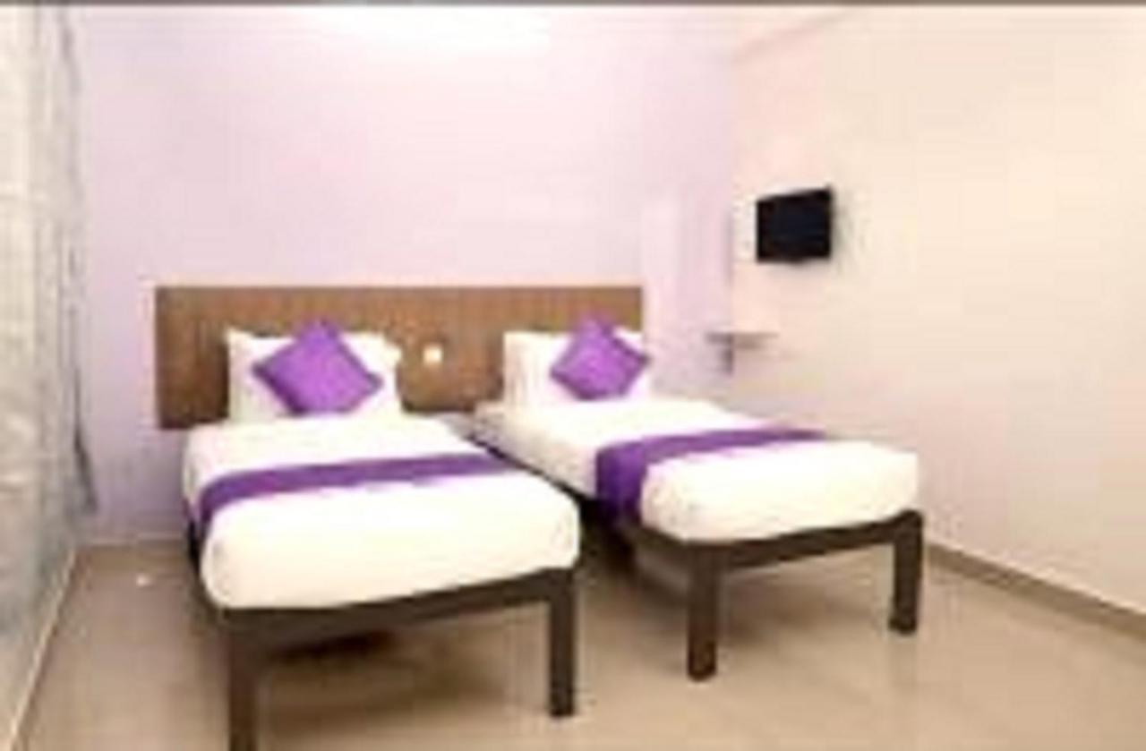 V Bee Plaza Hotel Thiruvananthapuram Luaran gambar