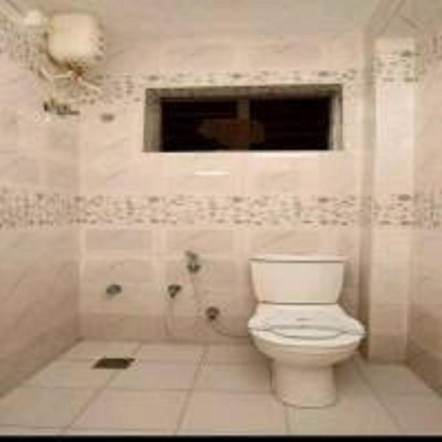 V Bee Plaza Hotel Thiruvananthapuram Luaran gambar