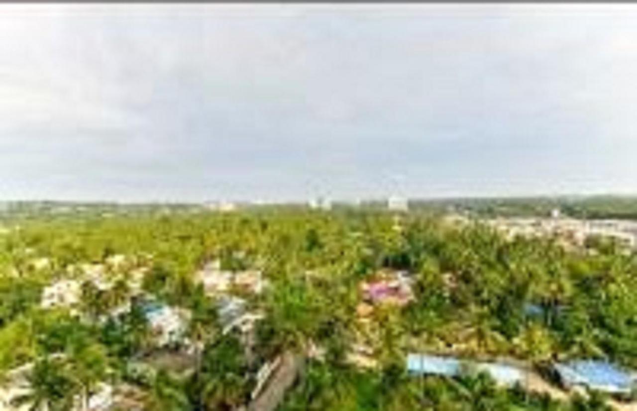 V Bee Plaza Hotel Thiruvananthapuram Luaran gambar
